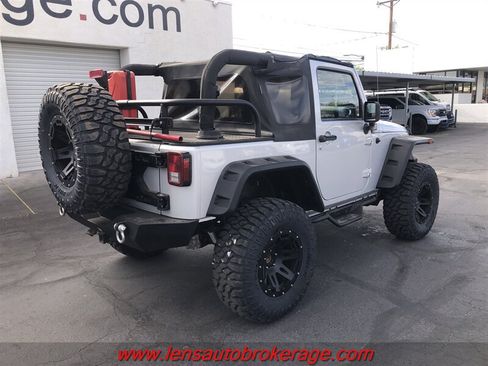 Used 2012 Jeep Wrangler Rubicon w/ Connectivity Group AWD/4WD image 8