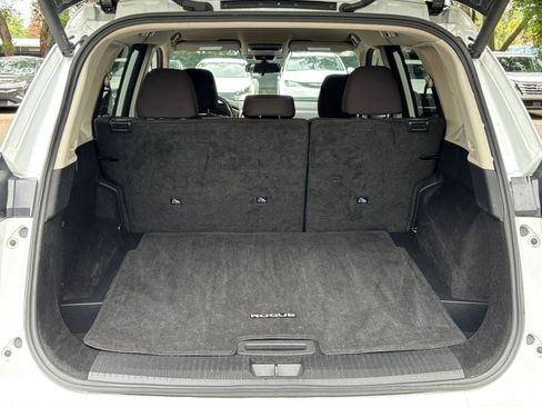 Used 2025 Nissan Rogue SV FWD image 32