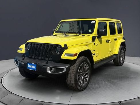 Used 2023 Jeep Wrangler Unlimited Sahara w/ Cold Weather Group AWD/4WD image 7