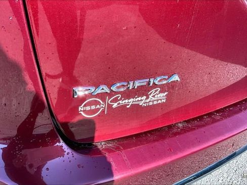 Used 2017 Chrysler Pacifica Touring-L w/ Tire & Wheel Group image 24