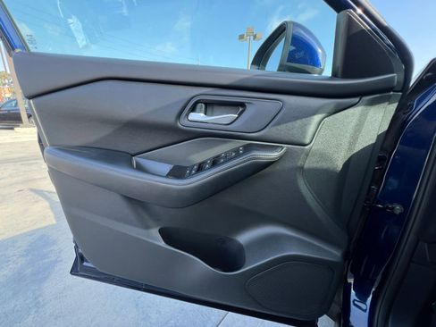 Used 2025 Nissan Rogue SV FWD image 18