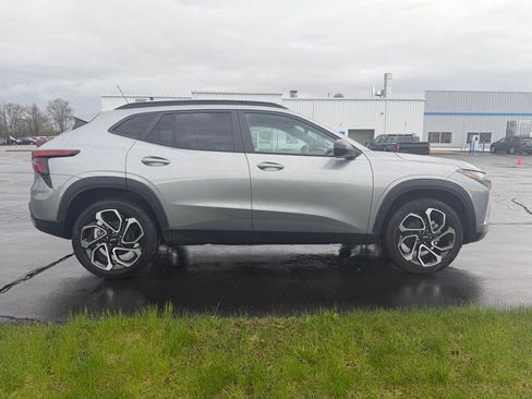 New 2026 Chevrolet Trax RS w/ Sunroof Package FWD image 7