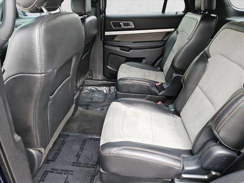 Used 2017 Ford Explorer XLT w/ Equipment Group 202A FWD image 21