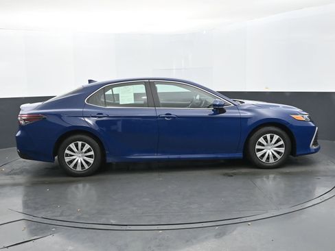 Used 2023 Toyota Camry LE image 6