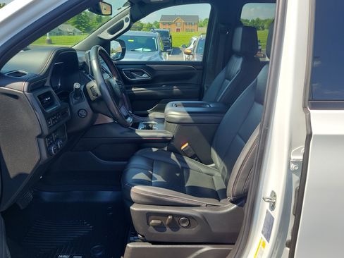 Used 2022 Chevrolet Suburban RST w/ Luxury Package AWD/4WD image 16