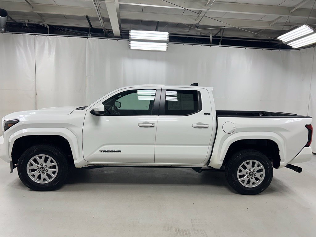 Used 2024 Toyota Tacoma SR5 AWD/4WD image 8