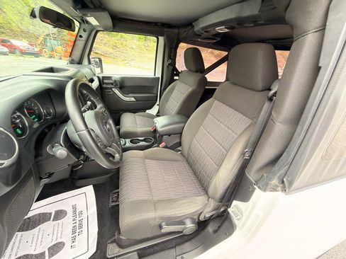Used 2012 Jeep Wrangler Sahara w/ Connectivity Group AWD/4WD image 16