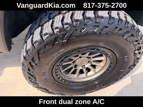 Used 2024 Chevrolet Colorado ZR2 w/ ZR2 Convenience Package III AWD/4WD image 11