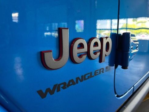 Used 2025 Jeep Wrangler Unlimited Rubicon AWD/4WD image 10