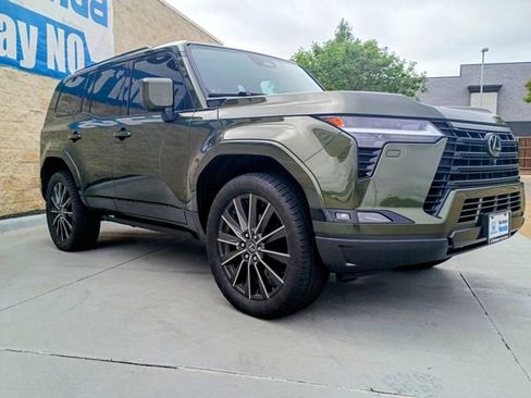 Used 2024 Lexus GX 550 w/ Cold Area Package AWD/4WD image 2