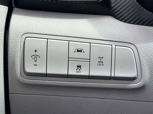 Used 2020 Hyundai Tucson SE w/ Winter Weather Package AWD/4WD image 16