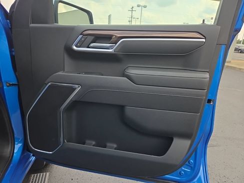 Used 2025 Chevrolet Silverado 1500 LT AWD/4WD image 17