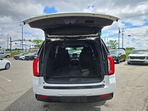 Used 2023 GMC Yukon XL SLT AWD/4WD image 37