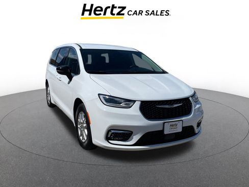 Used 2024 Chrysler Pacifica Touring-L image 1