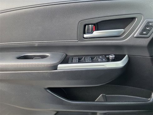 Certified 2025 Toyota Sienna Platinum image 18