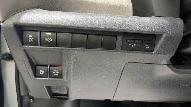 Used 2023 Toyota Sienna XLE FWD image 34