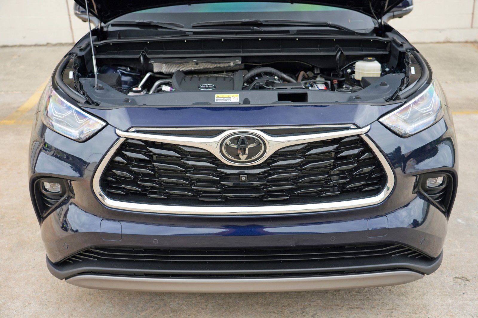 Used 2024 Toyota Highlander Platinum FWD image 8