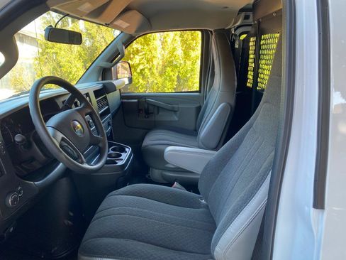 Used 2025 Chevrolet Express 2500 w/ Driver Convenience Package RWD image 27