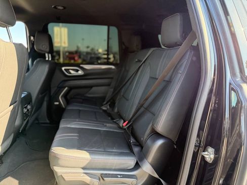 Used 2023 Chevrolet Suburban RST w/ Luxury Package AWD/4WD image 4