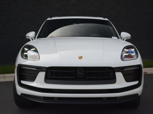 Certified 2026 Porsche Macan AWD/4WD image 10