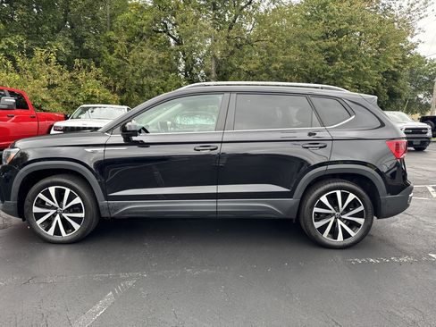 Used 2022 Volkswagen Taos SE image 4