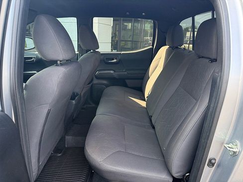 Used 2018 Toyota Tacoma TRD Off-Road AWD/4WD image 11