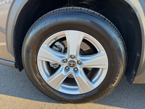 Used 2024 Toyota Highlander LE image 26