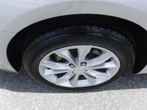 Used 2022 Chevrolet Malibu LT FWD image 4