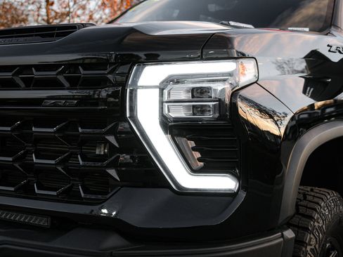 Used 2024 Chevrolet Silverado 2500 ZR2 w/ ZR2 Bison Edition image 6