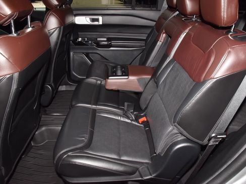 Used 2023 Ford Explorer Platinum w/ Technology Package AWD/4WD image 10