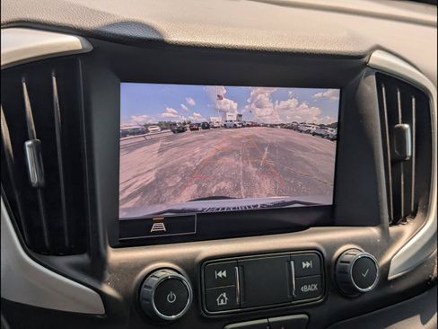 Used 2024 GMC Terrain SLE w/ Driver Convenience Package FWD image 19