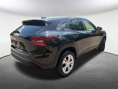 Used 2025 Chevrolet Trax LS FWD image 14