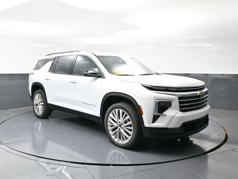 New 2026 Chevrolet Traverse LT image 3