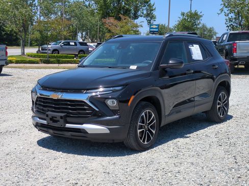 Used 2025 Chevrolet TrailBlazer LT AWD/4WD image 5