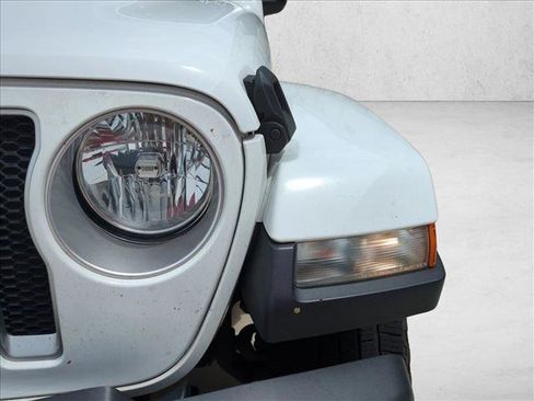 Used 2018 Jeep Wrangler Unlimited Sahara w/ Safety Group image 6