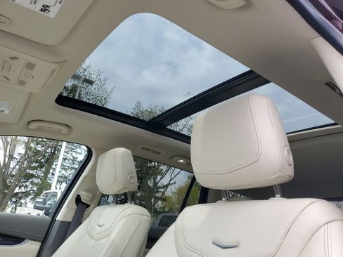 Certified 2022 Cadillac XT6 Premium Luxury w/ LPO, Floor Liner Package AWD/4WD image 8