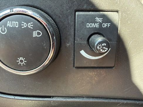 Used 2019 Chevrolet Express 3500 w/ Driver Convenience Package image 19