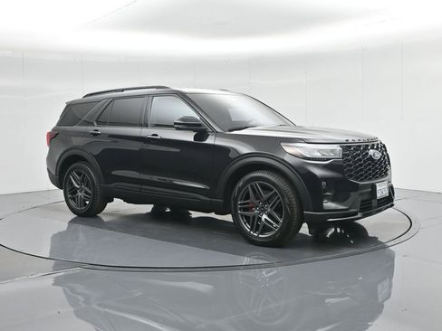 Used 2025 Ford Explorer ST image 31
