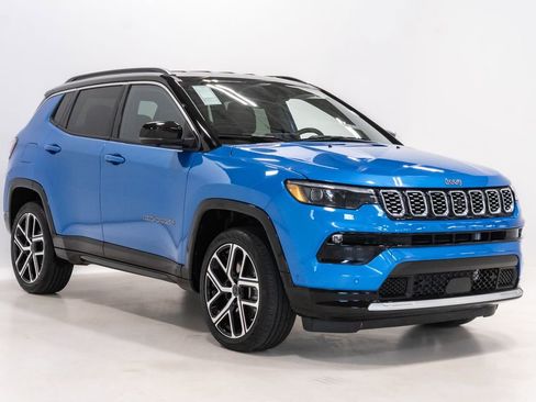 Used 2025 Jeep Compass Limited w/ Elite Group image 6