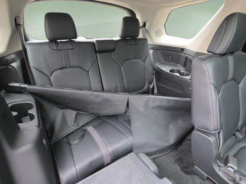 Used 2025 Honda Pilot Touring image 19