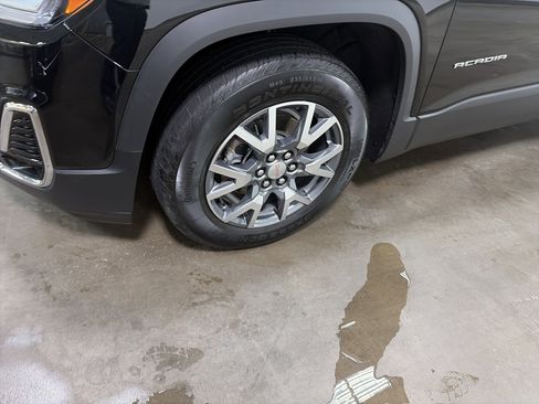 Used 2023 GMC Acadia SLT w/ Technology Package image 9