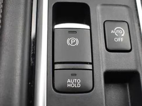 Used 2024 Nissan Pathfinder SV FWD image 33