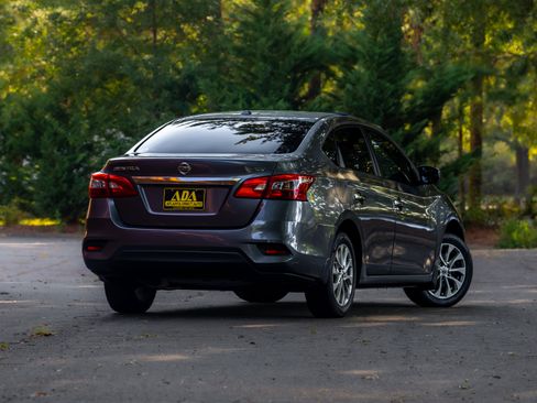 Used 2018 Nissan Sentra SV w/ Premium Package (P01) FWD image 4