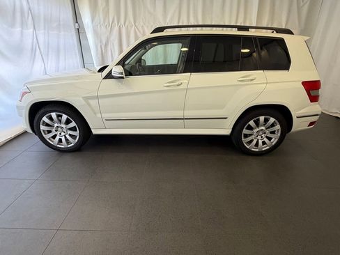 Used 2011 Mercedes-Benz GLK 350 4MATIC image 2