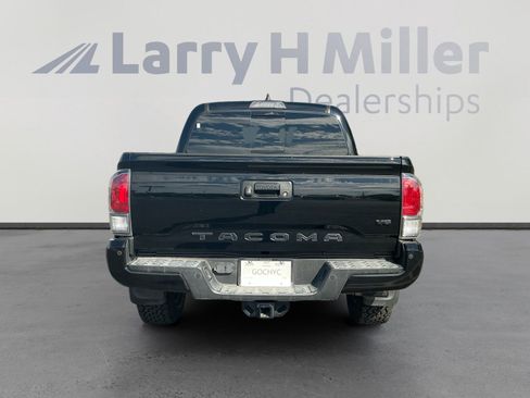 Used 2020 Toyota Tacoma TRD Sport w/ Technology Package image 4