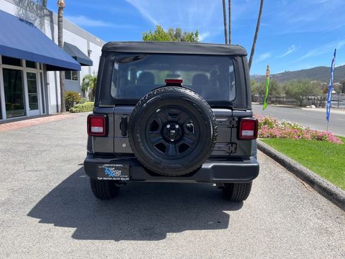 Used 2018 Jeep Wrangler Sport AWD/4WD image 6