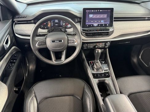 Used 2024 Jeep Compass Latitude AWD/4WD image 9