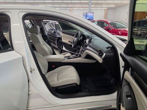 Used 2019 Honda Accord EX image 34