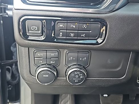 Certified 2025 GMC Yukon Denali image 18