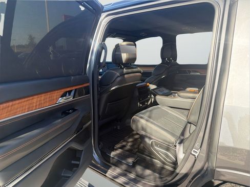Used 2024 Jeep Grand Wagoneer Series III AWD/4WD image 21